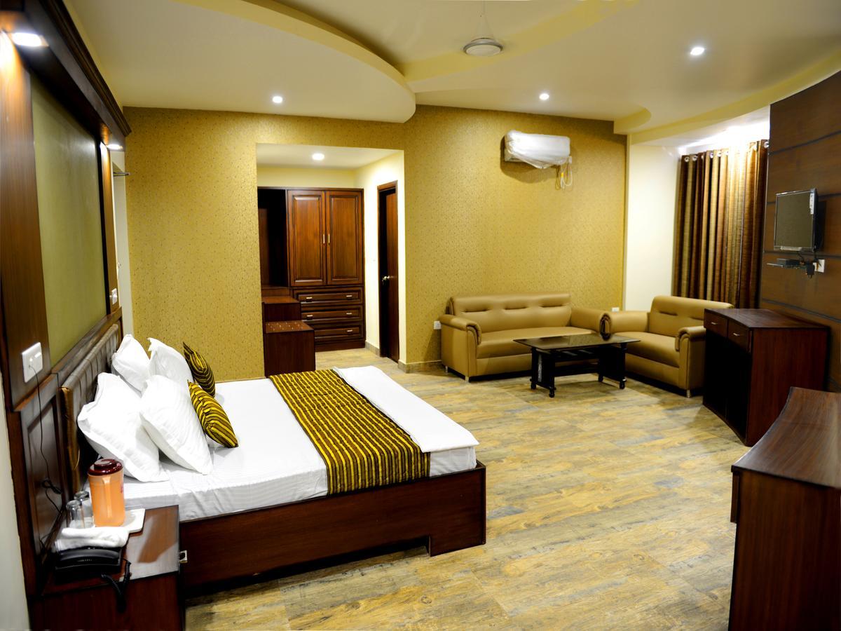 Anurag Hotel คาตรา ภายนอก รูปภาพ